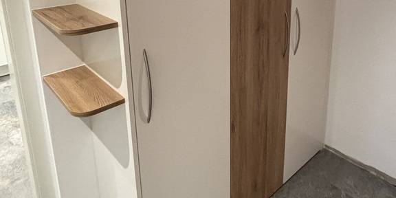 Garderobe / Flurschrank in Lack weiß / Eiche optik